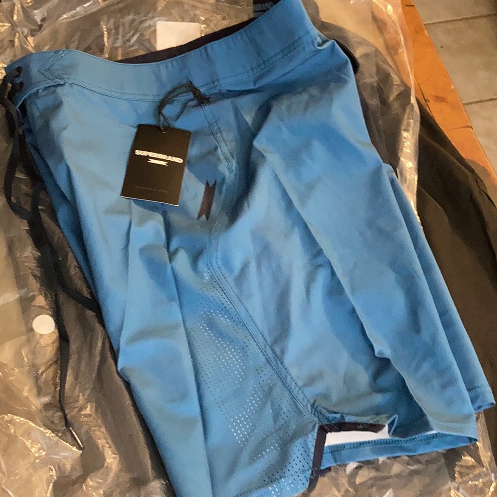 Men’s board shorts